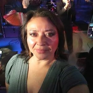 Meet your Posher, Cynthia